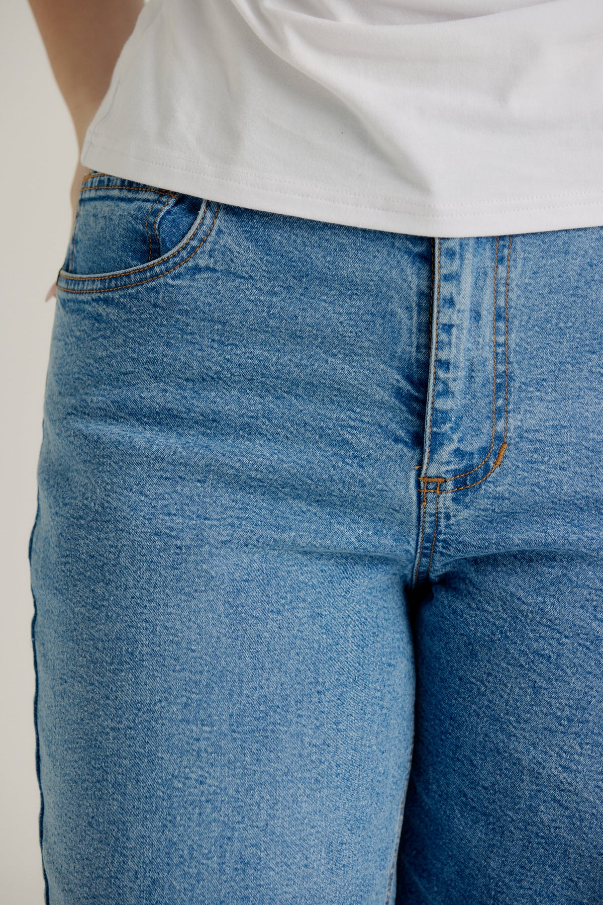 CROP TURNUP JEAN