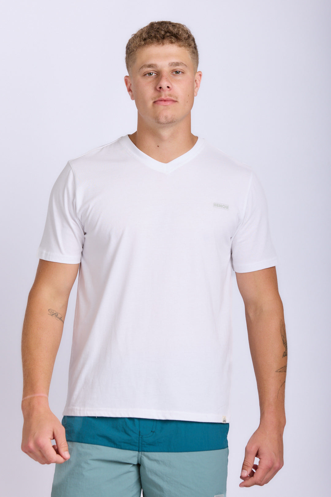 MENS V-NECK CORE TEE