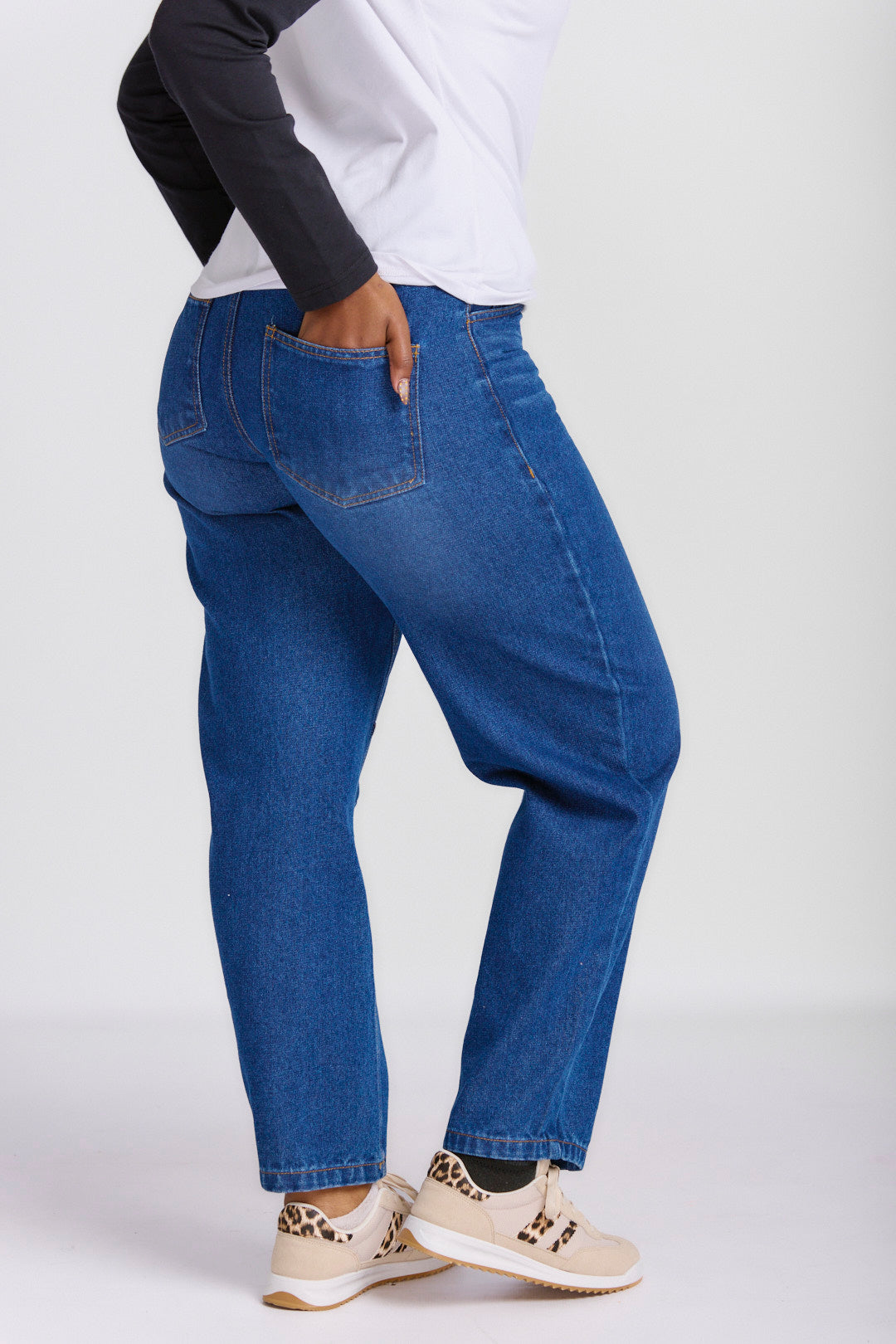 BARREL LEG DENIM JEANS