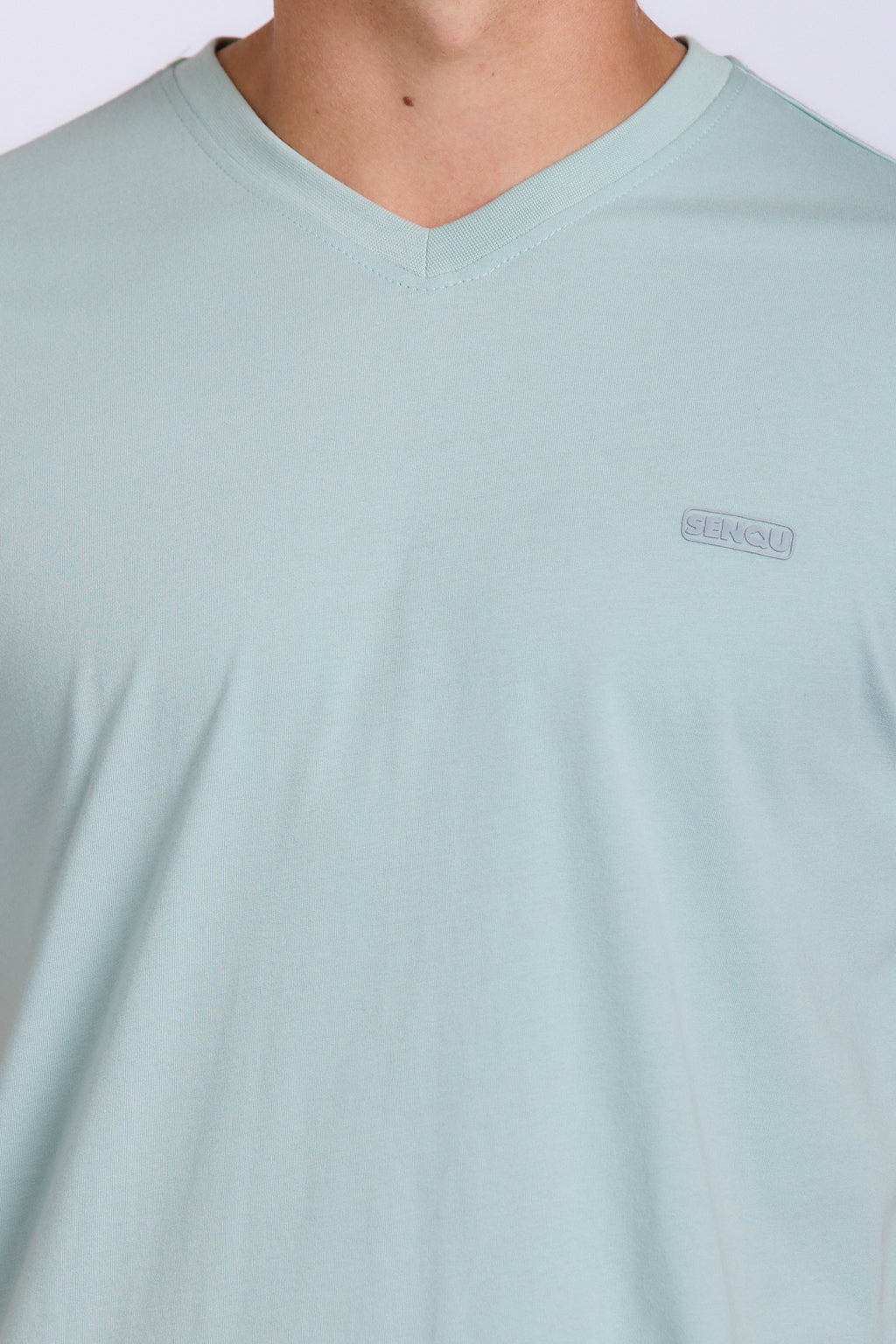 MENS V-NECK CORE TEE