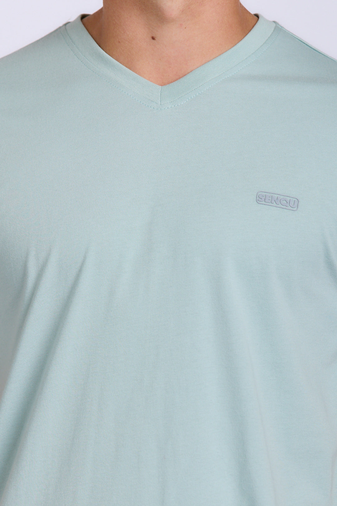 MENS V-NECK CORE TEE