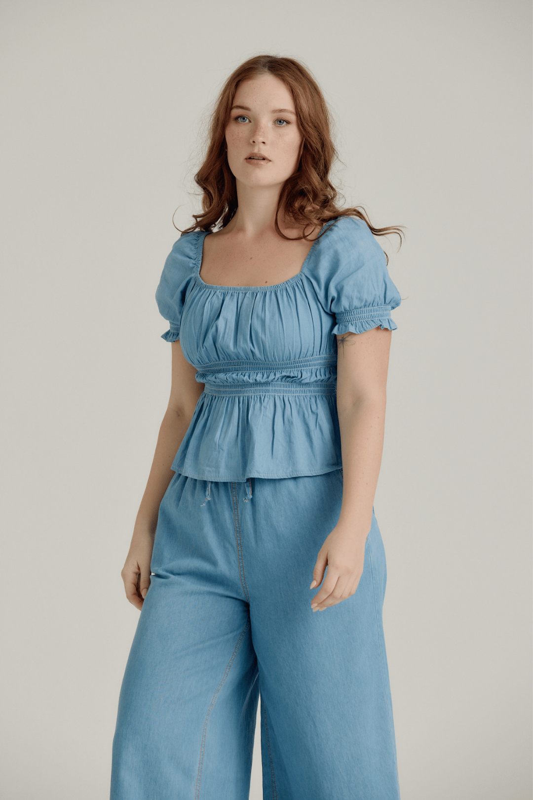 CHAMBRAY SHIRRED TOP