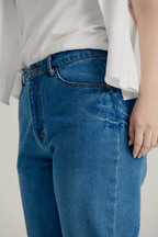 SLIM LEG ZIP JEANS