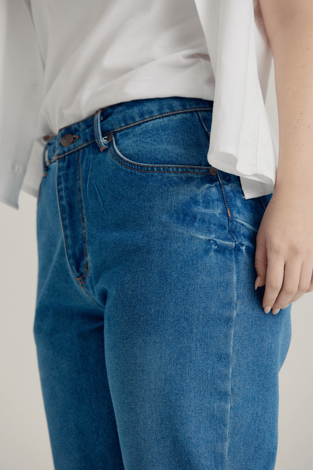 SLIM LEG ZIP JEANS
