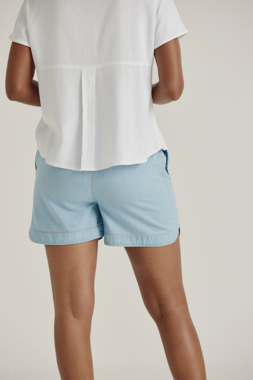 CURVED HEM CHAMBRAY SHORTS