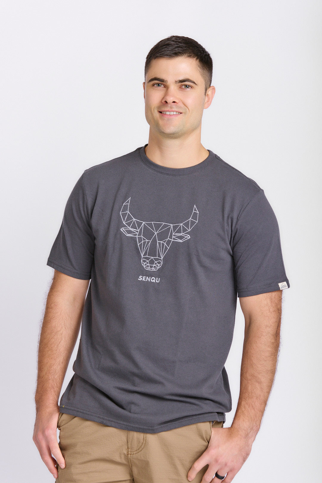 EMBROIDERED GEO BULL TEE