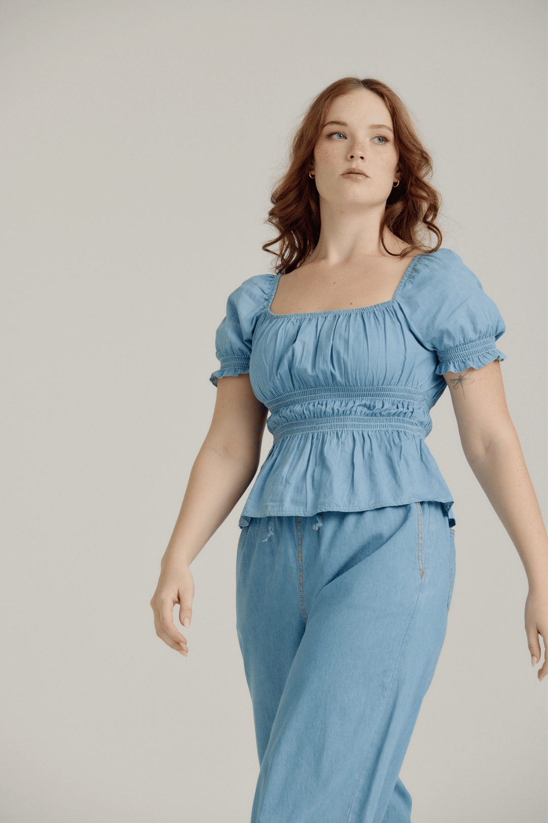 CHAMBRAY SHIRRED TOP