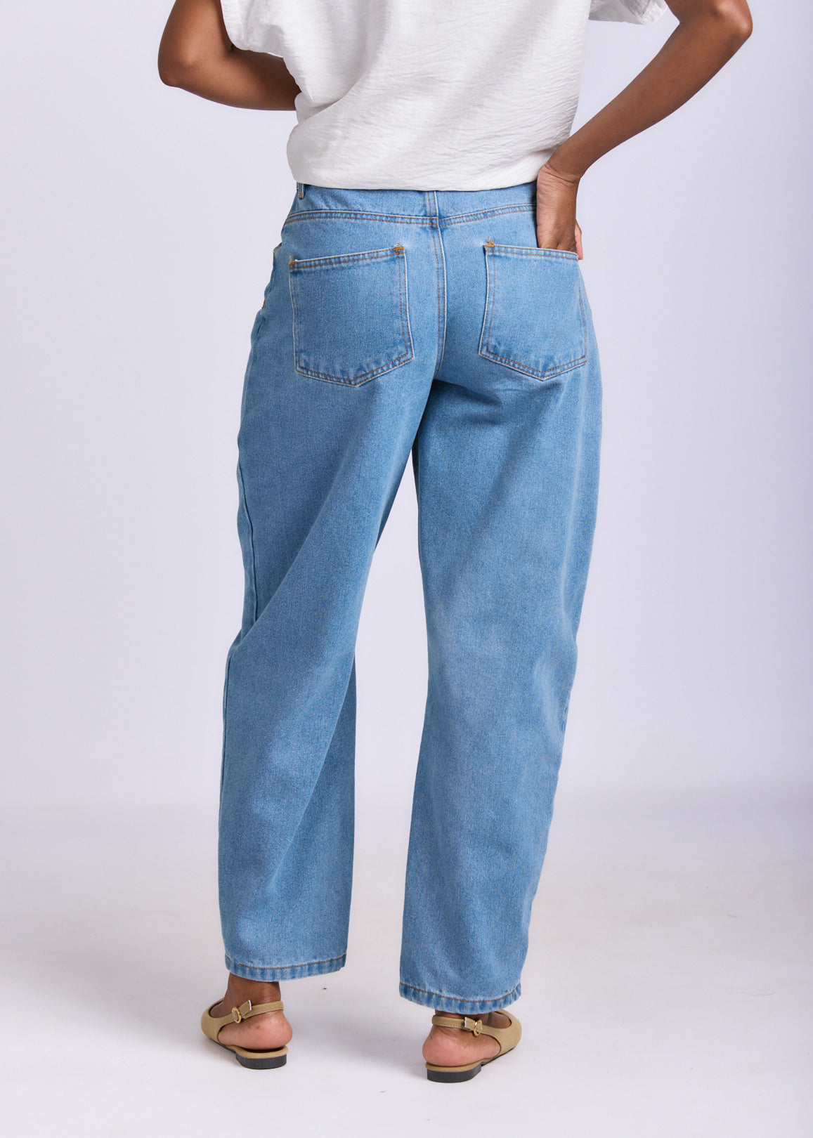 BARREL LEG DENIM JEANS