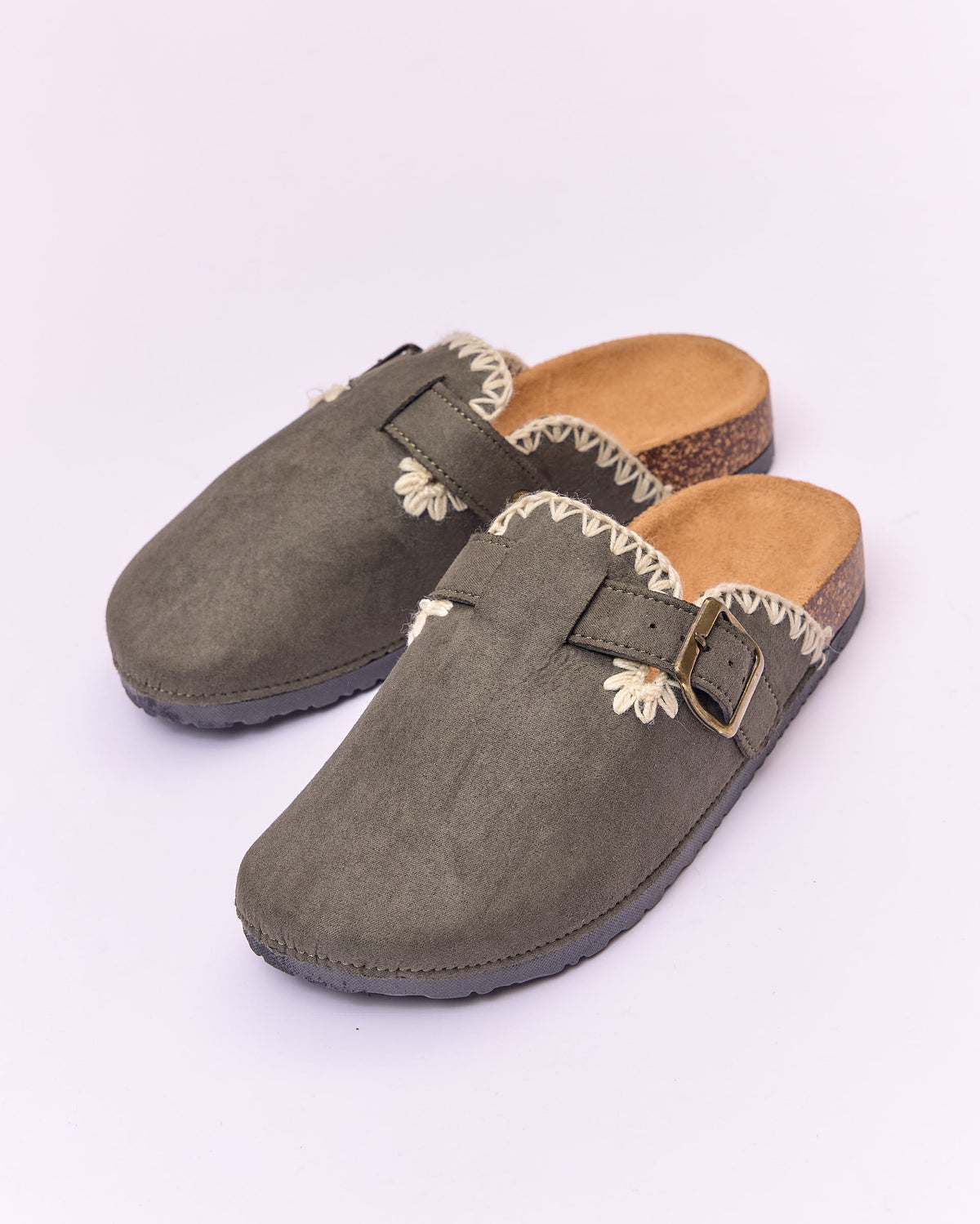 MULE WITH STITCH DETAIL