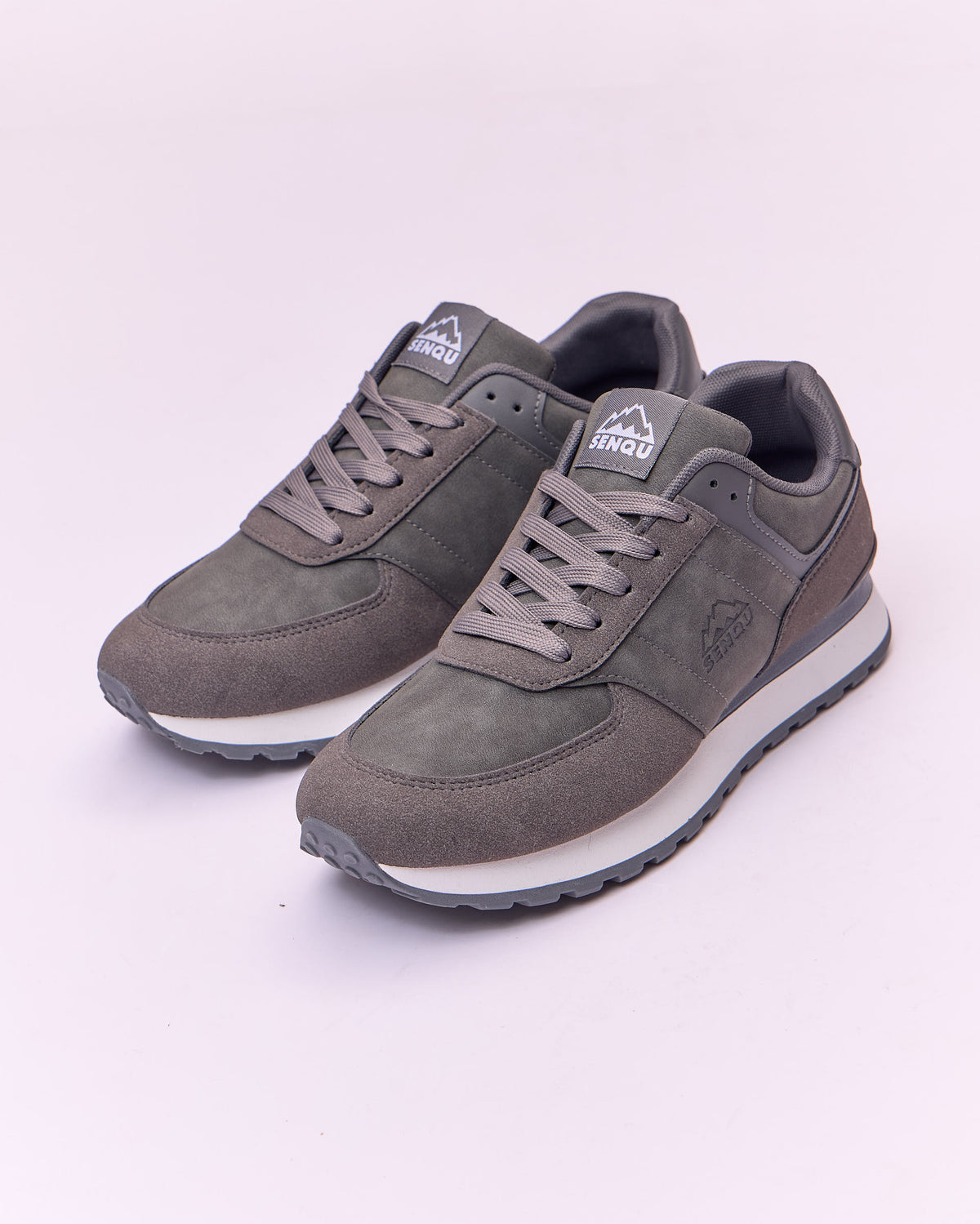 RETRO SNEAKER